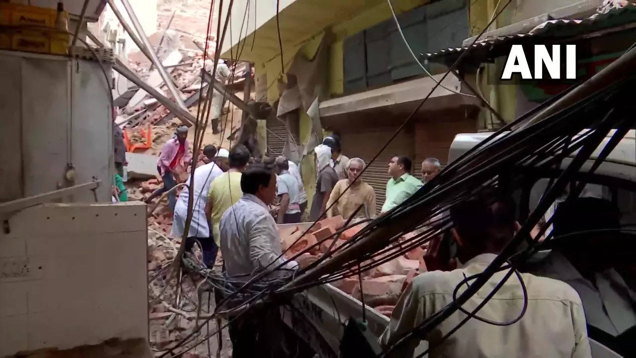 Delhi Azad Market building collapse