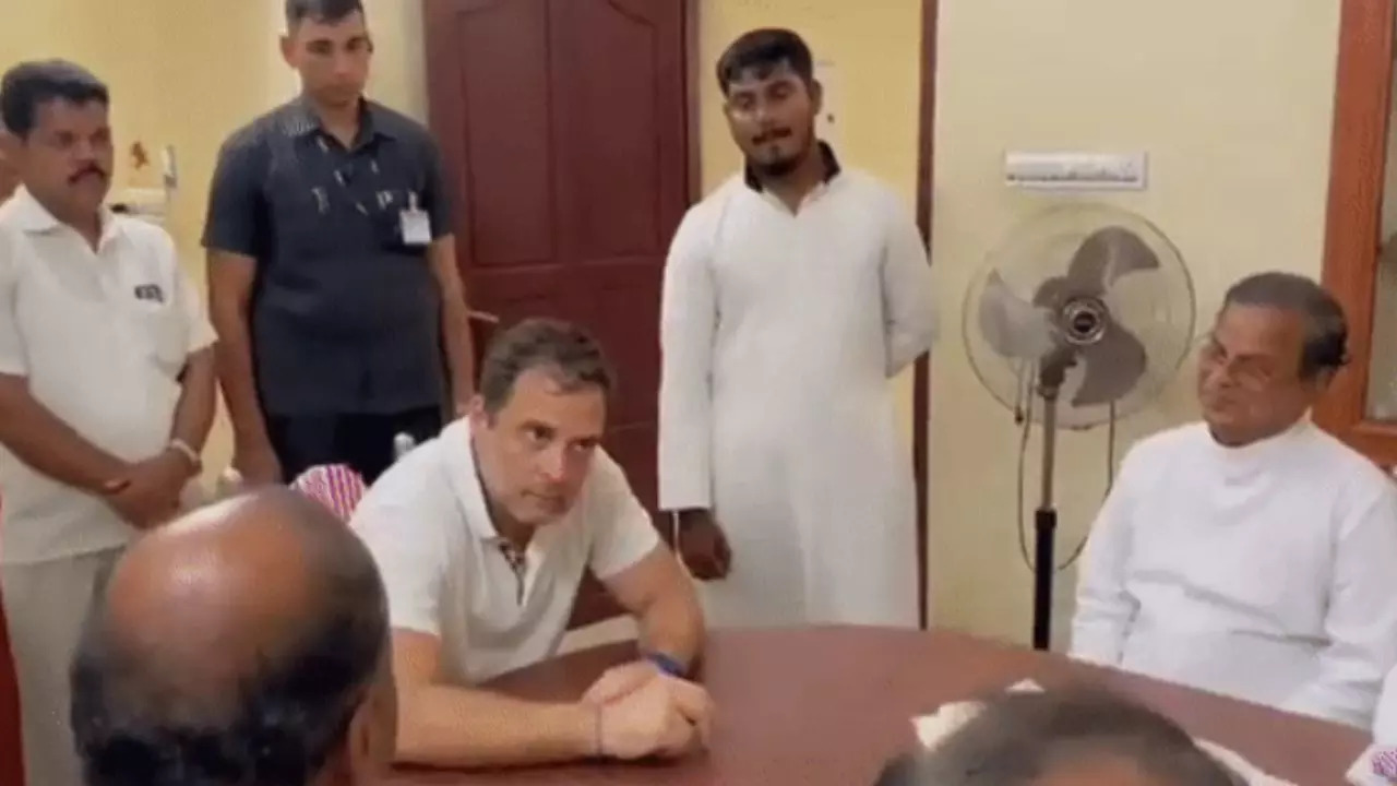 Rahul Gandhi met with controversial Tamil pastor George Ponnaiah during 'Bharat Jodo Yatra' on Friday