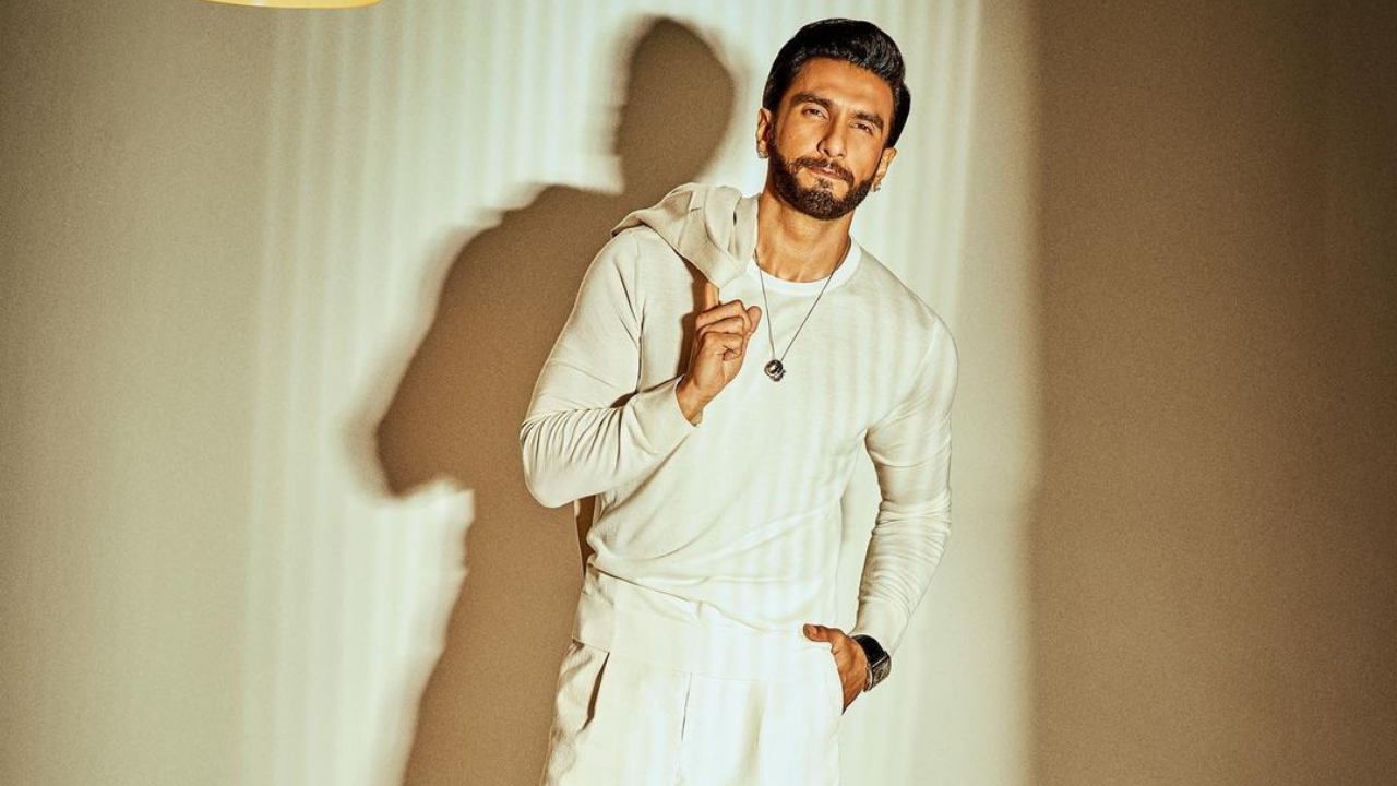 Ranveer Singh gets trolled for donning blue suit, netizens say