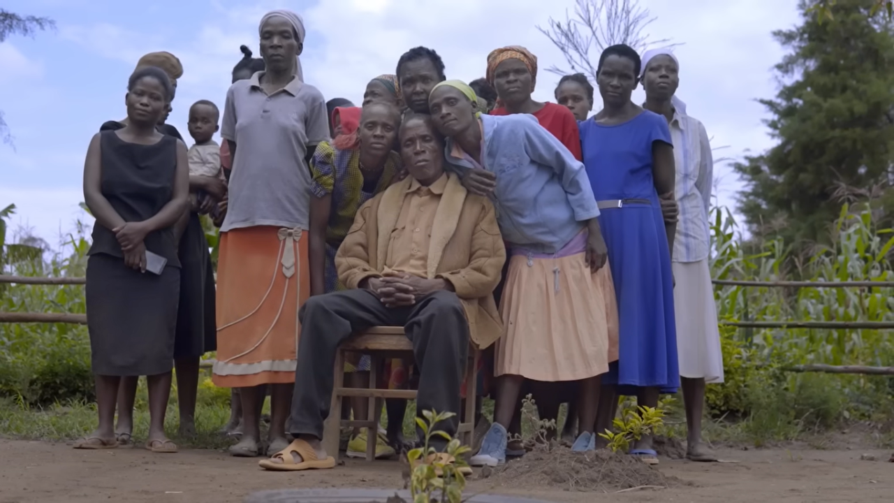 This African man has 15 wives and 107 children, they live together happily