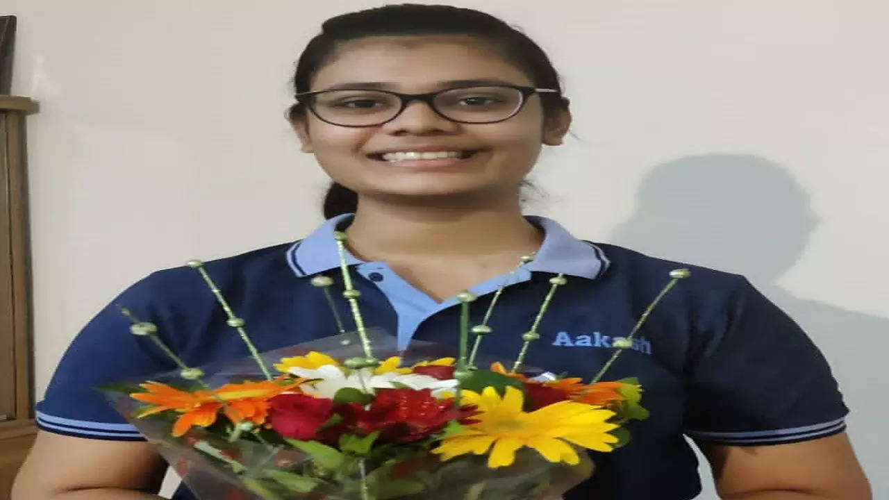 JEE Advanced Girl Topper 2022: Tanishka Kabra