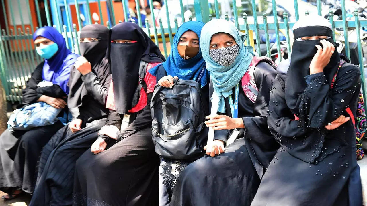 Karnataka Hijab Ban: Supreme Court Adjourns Hearing Till Sept 14 | In ...