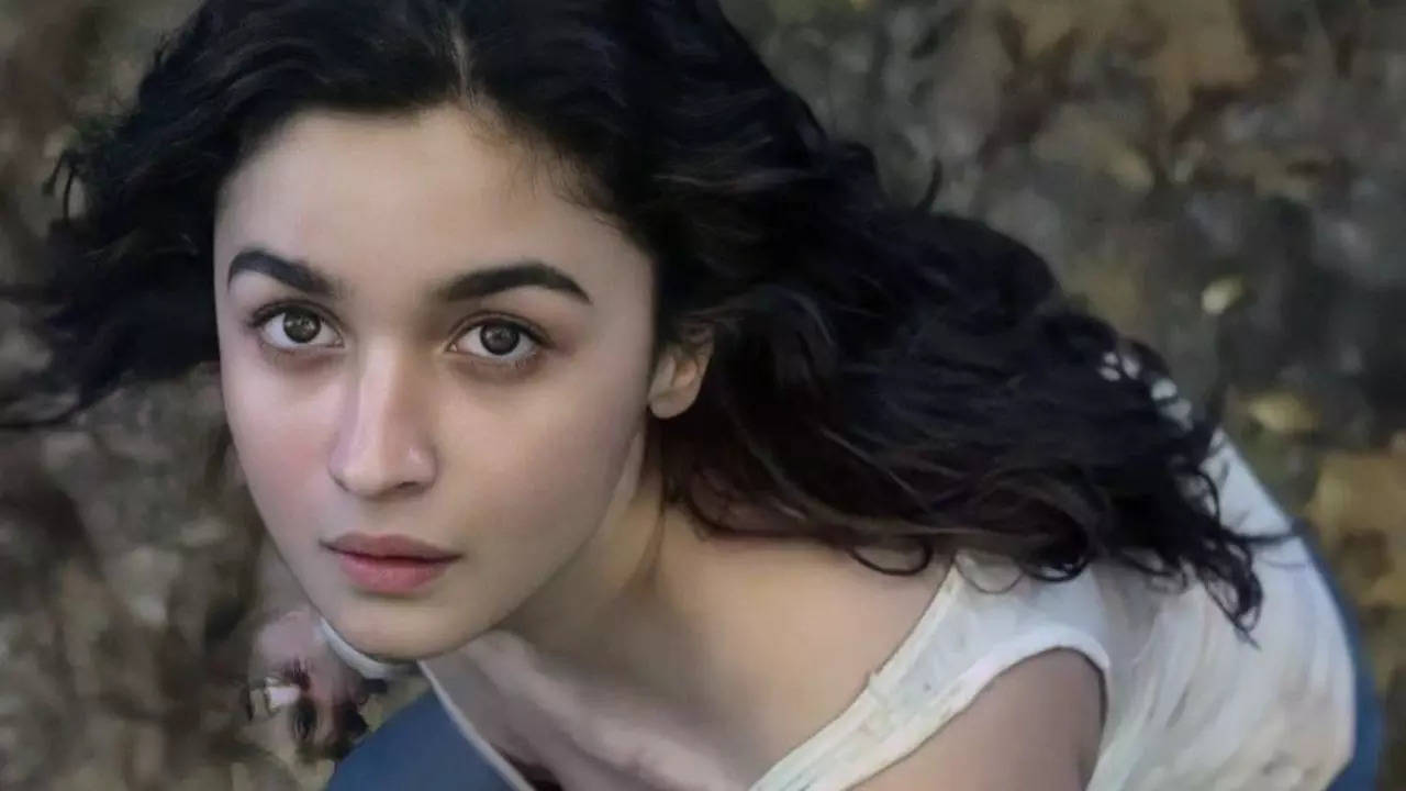 Alia Bhatt creates new box-office record