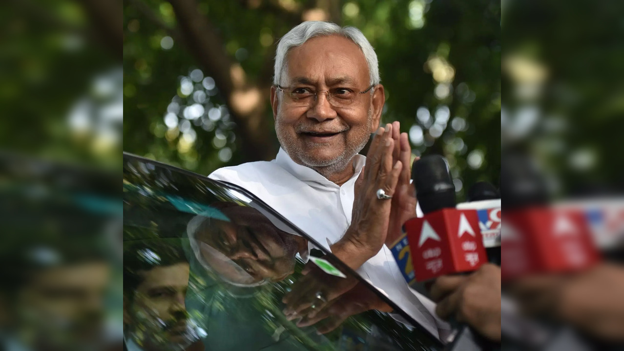 New Delhi:Bihar chief minister Nitish Kumar talking with media persons after meeting  NCP chief Sharad Pawar at his residence in New Delhi, on Wednesday. September 07, 2022.(Photo: Qamar Sibtain/IANS)