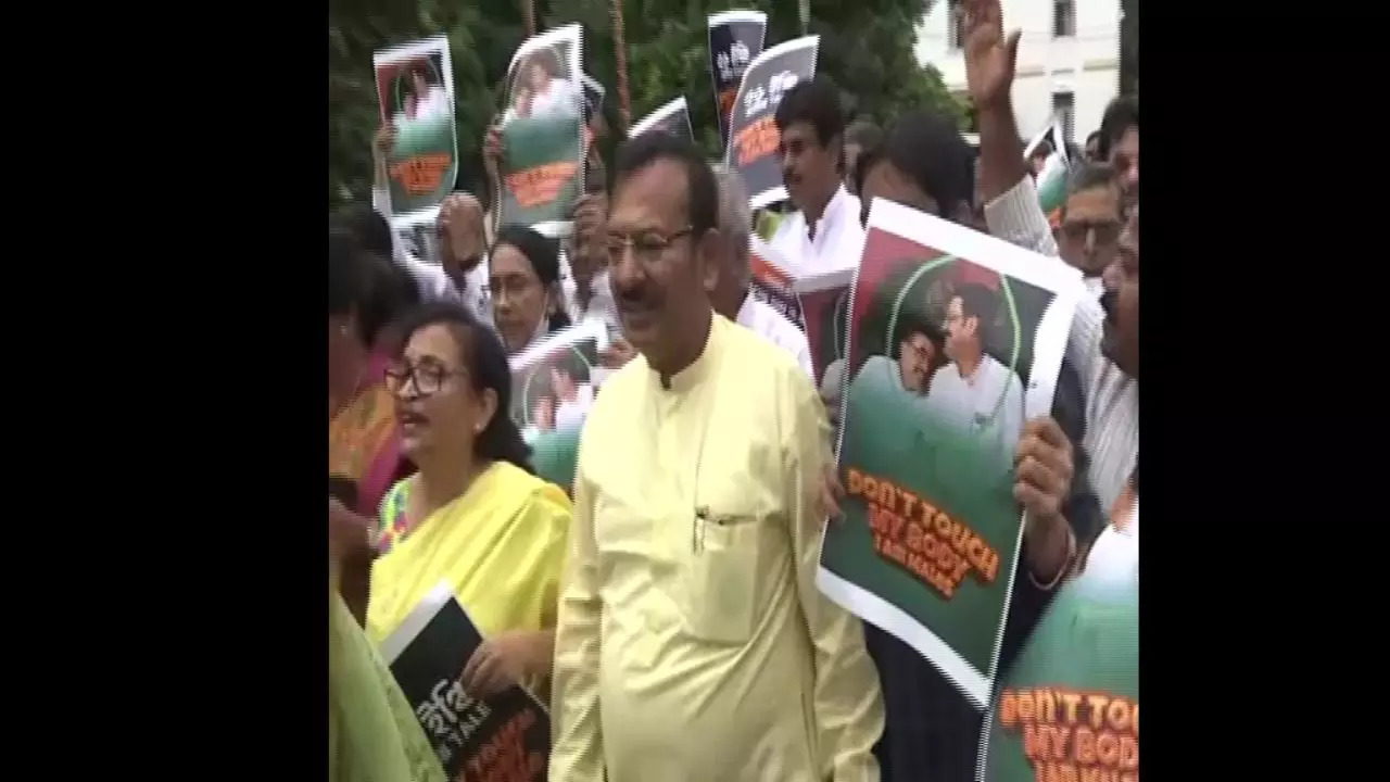 TMC staged a protest against BJP's 'Nabanna Chalo' rally 