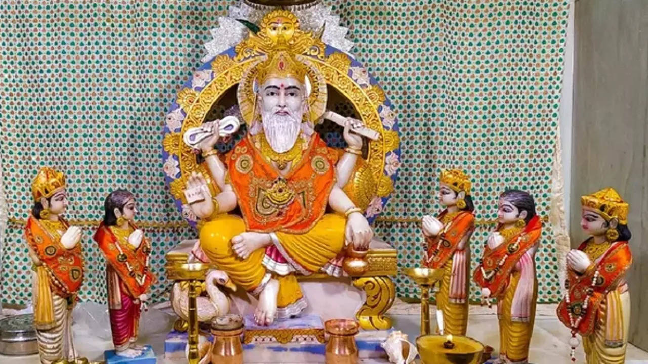 Vishwakarma Puja aarti lyrics and mantras