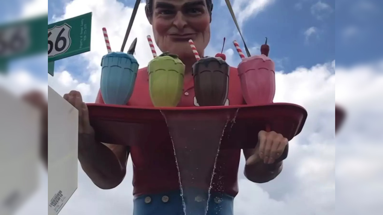 An Arizona-based ice cream shop broke the Guinness World Record for most milkshake flavours on display | Picture courtesy: Instagram/@delgadillosnowcap