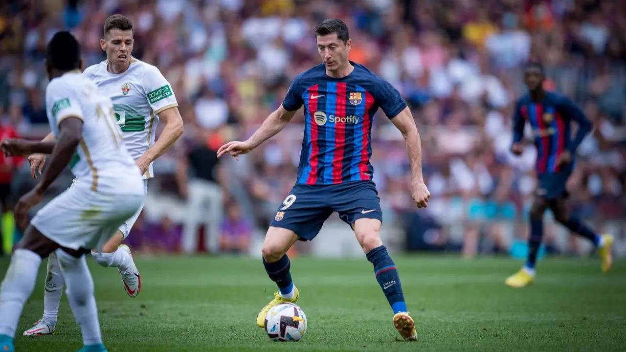 FC Barcelona Lewandowski brace vs Elche La Liga twitter