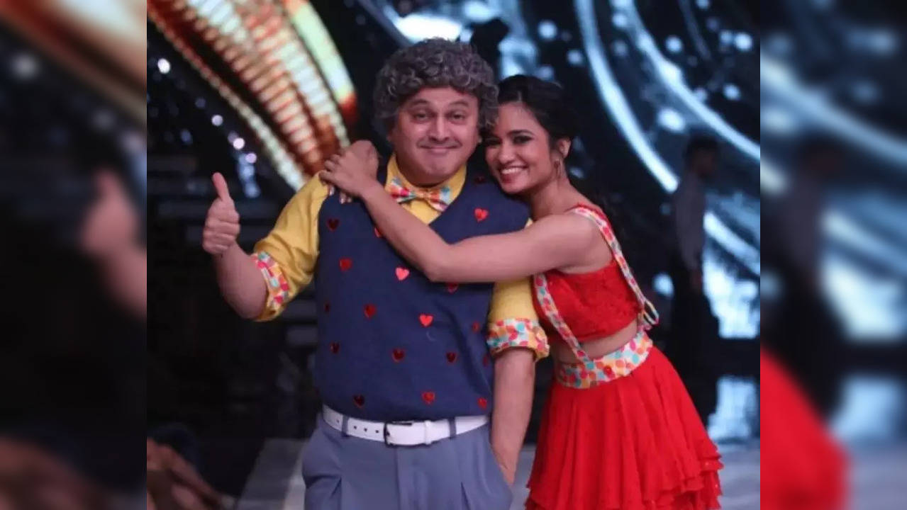 The Kapil Sharma Show fame Ali Asgar, who will now be appearing on dance reality show Jhalak Dikhla Jaa 12, had a breakdown on stage when his children opened up about being bullied in school because of their father.