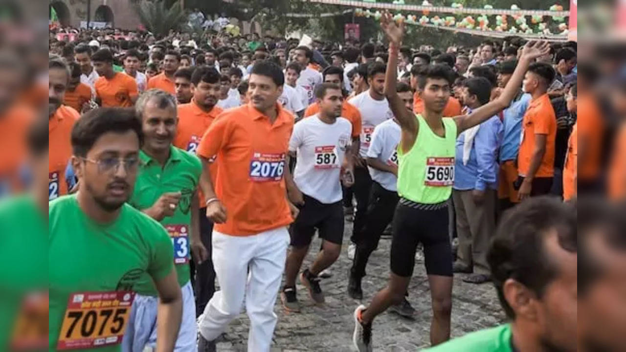 pm-modi-cross-country-slum-race-pti