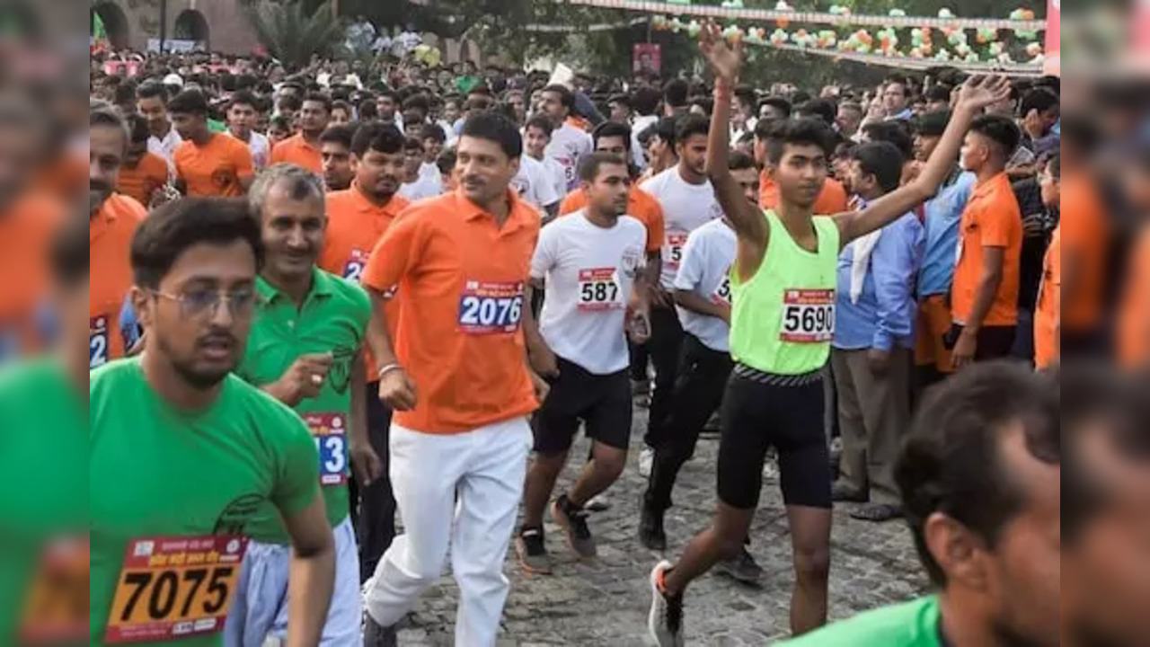 pm-modi-cross-country-slum-race-pti