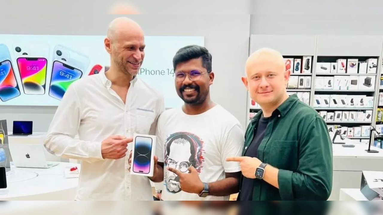 A man from Kerala travelled to Dubai to buy new iPhone 14 Pro. (Image source: Instagram/dheerajpalliyil)