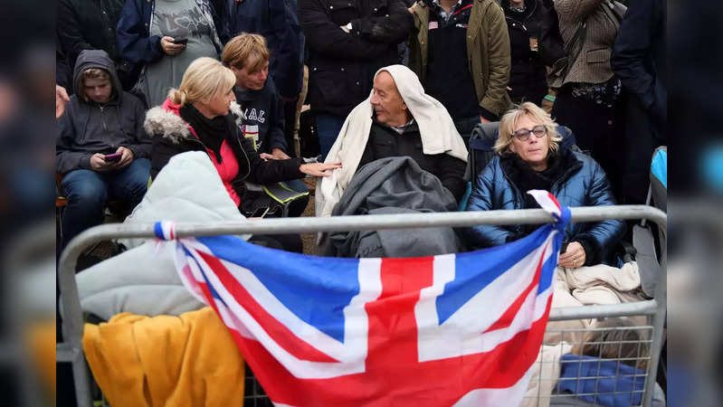 Crowds jam London for Queen Elizabeth II's funeral