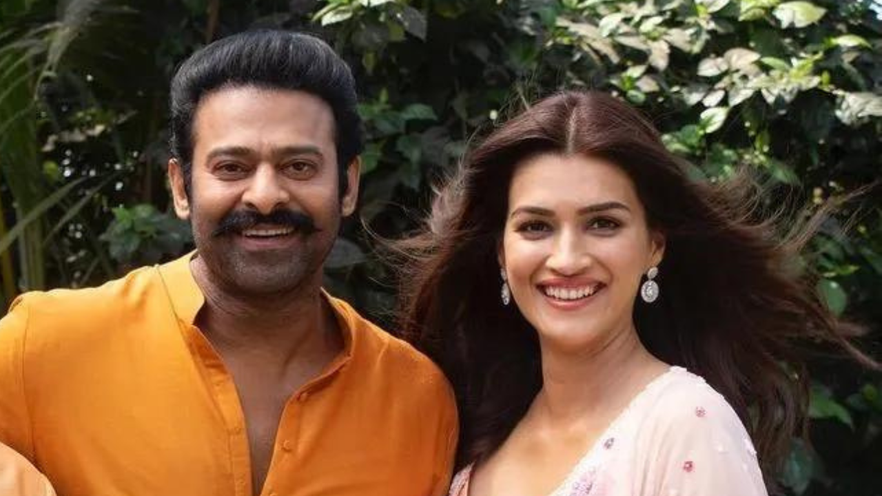 Adipurush co-stars Kriti Sanon and Prabhas are not romantically involved, source says, 'dono ke beech kuch bhi nahi'