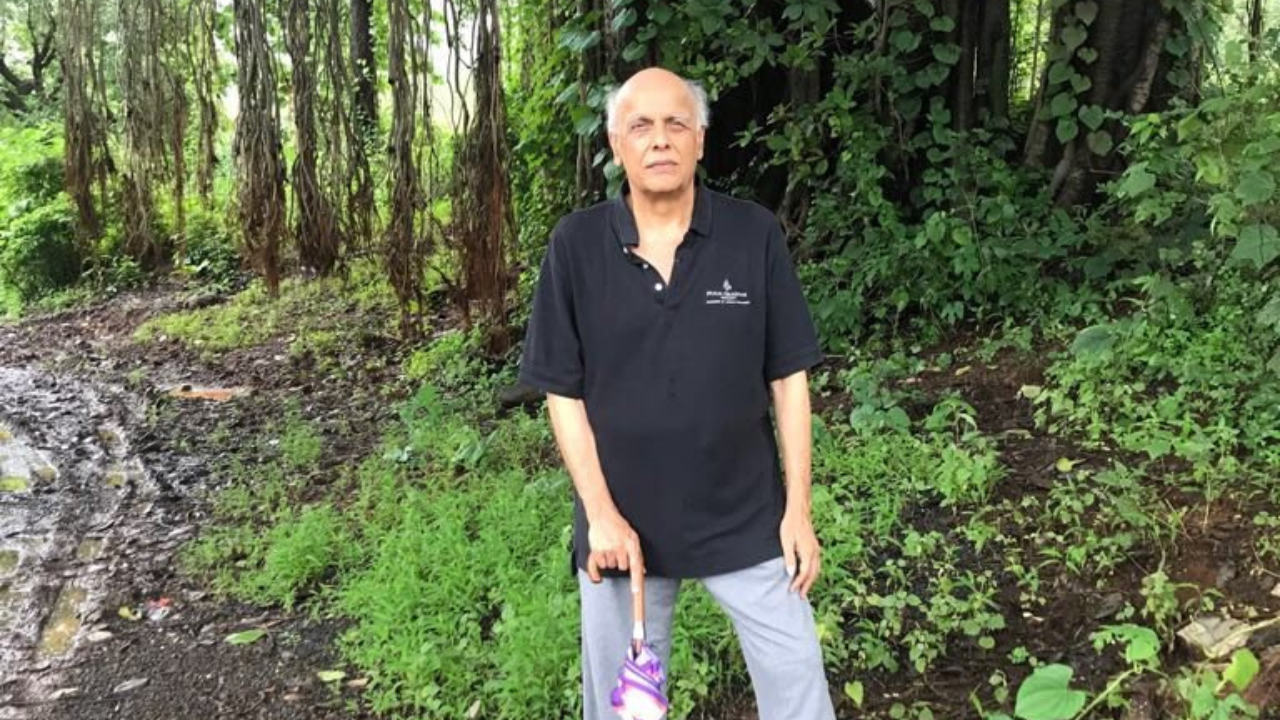 When Mahesh Bhatt recalled seeing Parveen Babi sitting at her home with a kitchen knife