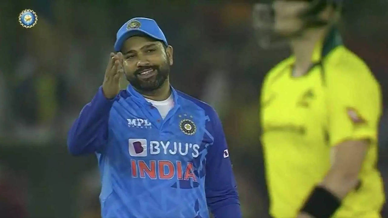 Rohit Sharma chuckled seeing Steve Smith not walk off himself despite being caught behind