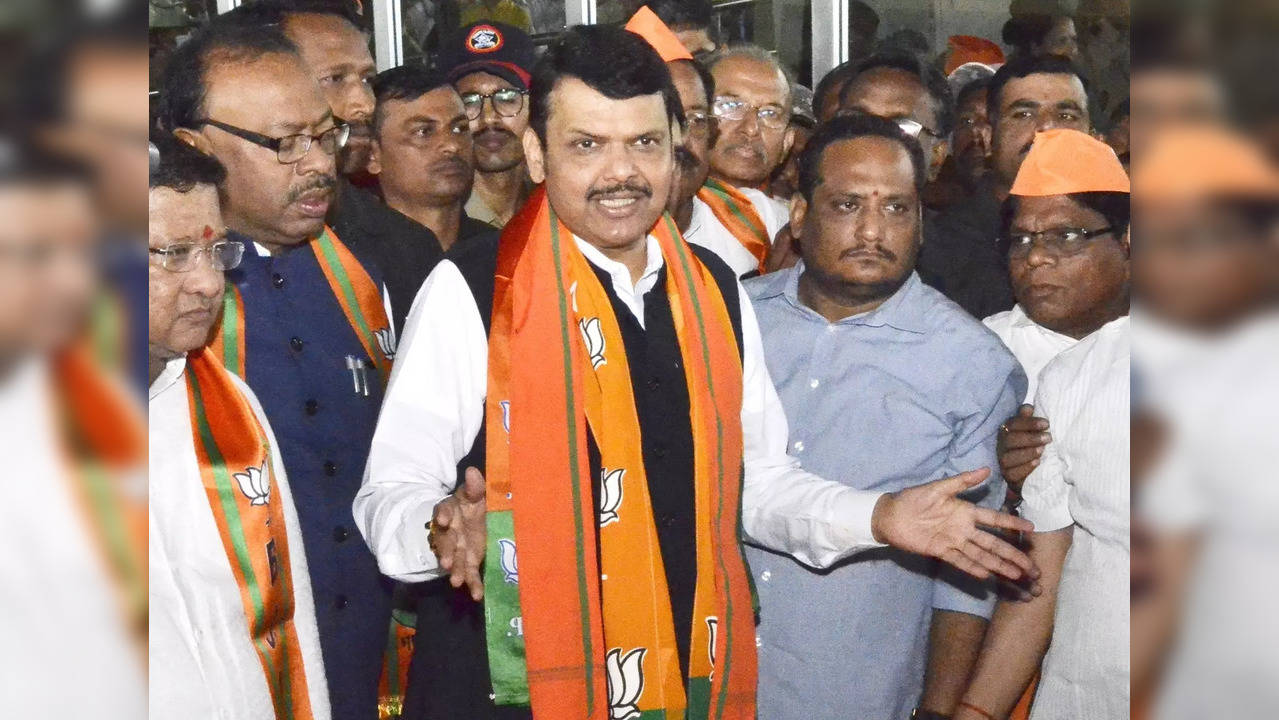 Nagpur : Maharashtra Deputy Chief Minister Devendra Fadnavis interacts with the media at Dr. Babasaheb Ambedkar International Airport in Nagpur on Tuesday, July 5, 2022.(Photo:Chandrakant Paddhane/IANS)