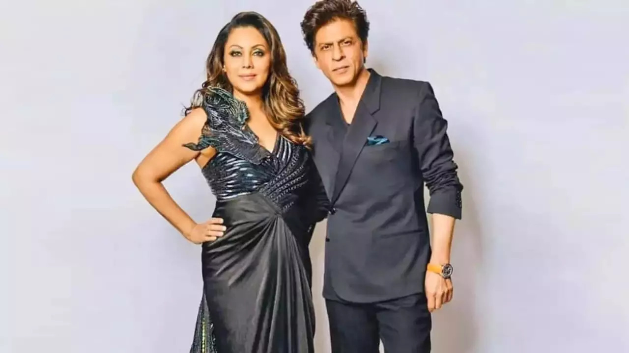 Fans gush over SRK after his conversation with Gauri Khan