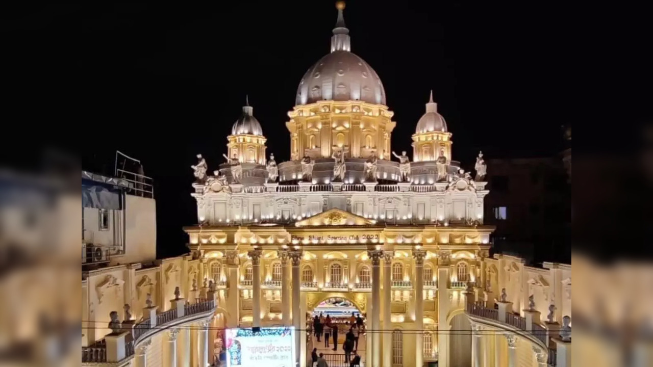 Pandal resembling St. Peter's Basilica of Vatican City erected in Kolkata | Picture courtesy: ANI