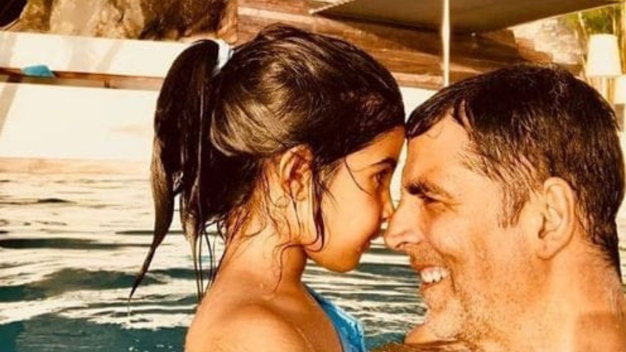 Akshay with daughter Nitara