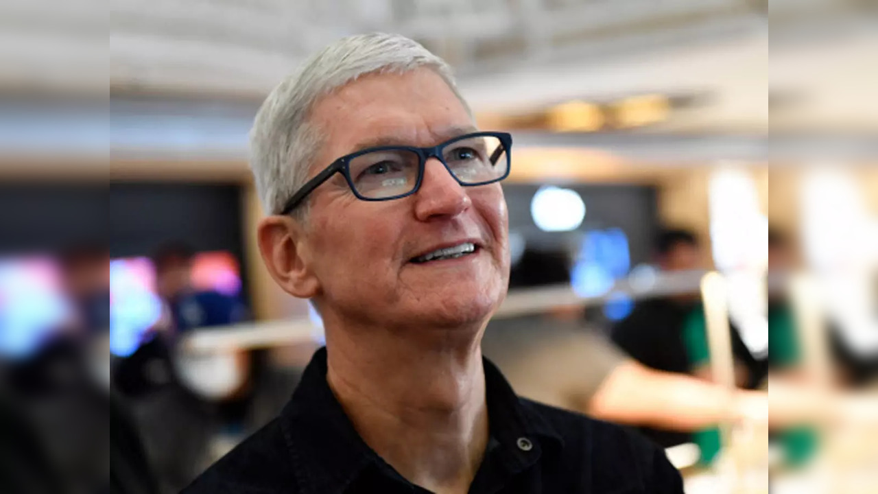 Apple CEO Tim Cook congratulates 9-year-old Dubai-born Indian girl for developing iOS app