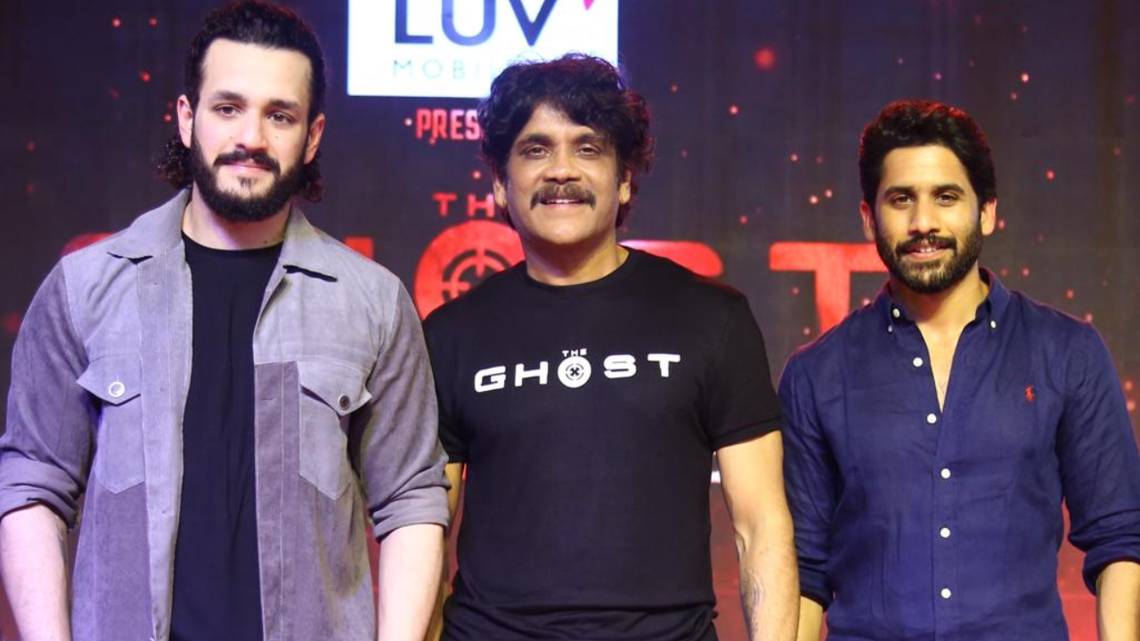 Nagarjuna strikes a pose with sons Naga Chaitanya and Akhil Akkineni