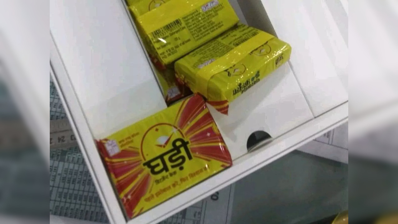 Flipkart customer claims detergent was mistakenly delivered in place of a laptop he ordered for his father | Picture courtesy: LinkedIn/Yashaswi Sharma