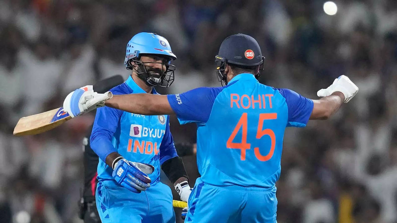 Dinesh Karthik and Rohit Sharma's memes are viral on social media