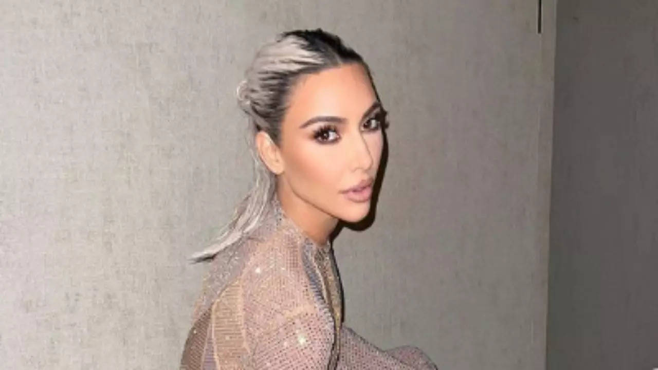 Kim Kardashian's 'funny' walk in tight dress at Milan Fashion Week will  leave you in splits - watch viral video