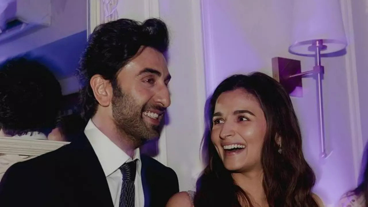 Fan goes 'God bless you' as she meets Ranbir Kapoor and Alia Bhatt