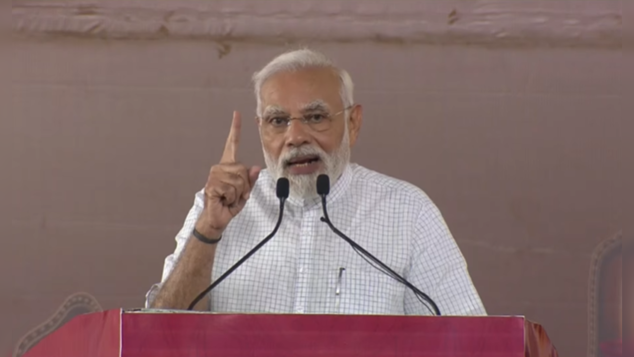 PM Modi flags off Gandhinagar-Mumbai Vande Bharat Express train inaugurates Ahmedabad Metro rail project as he concludes Gujarat visit highlights