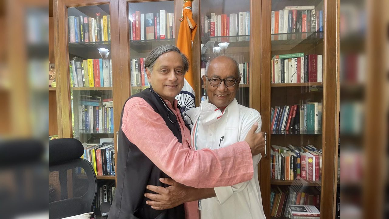 Digvijaya singh and shashi tharoor