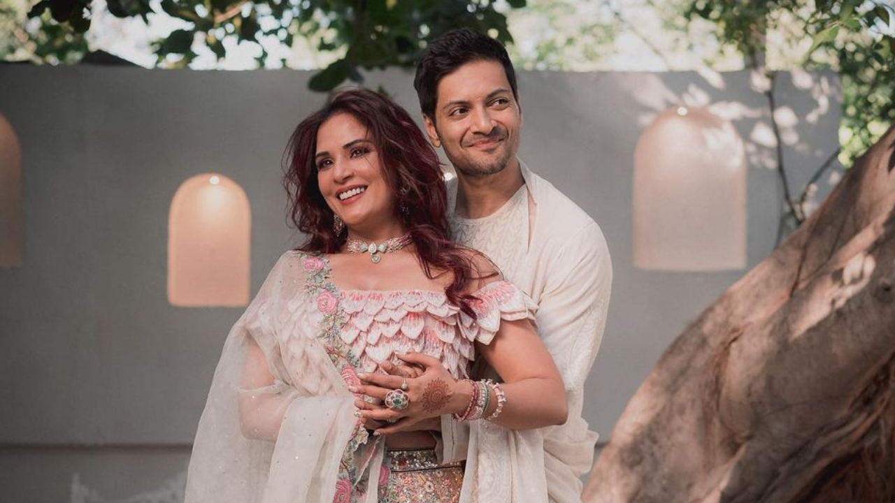 Love is in the air! Richa Chadha goes 'mohabbat mubarak' as she poses with Ali Fazal in latest pics