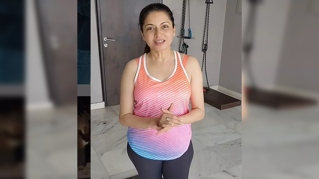 Bhagyashree demonstrated a simple exercise to improve range of motion – she is seen holding a bar with the left hand while kneeling on the left knee. (Photo credit: Bhagyashree/Instagram)