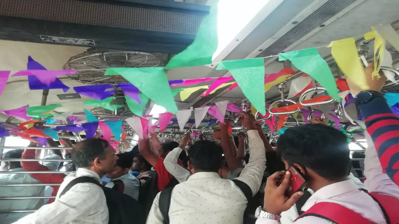 Mumbai local train dussehra