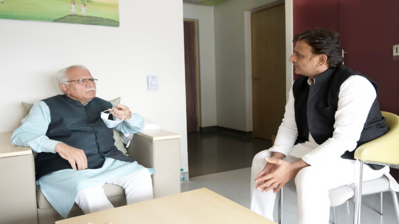 ML Khattar with Akhilesh Yadav