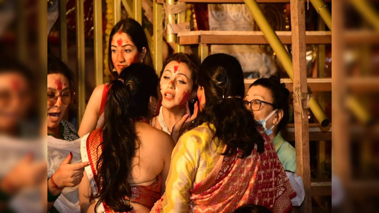 Rani Mukerji, Kajol soak in festive spirit as they attend Sindoor Khela celebrations at Durga pandal  - see pics