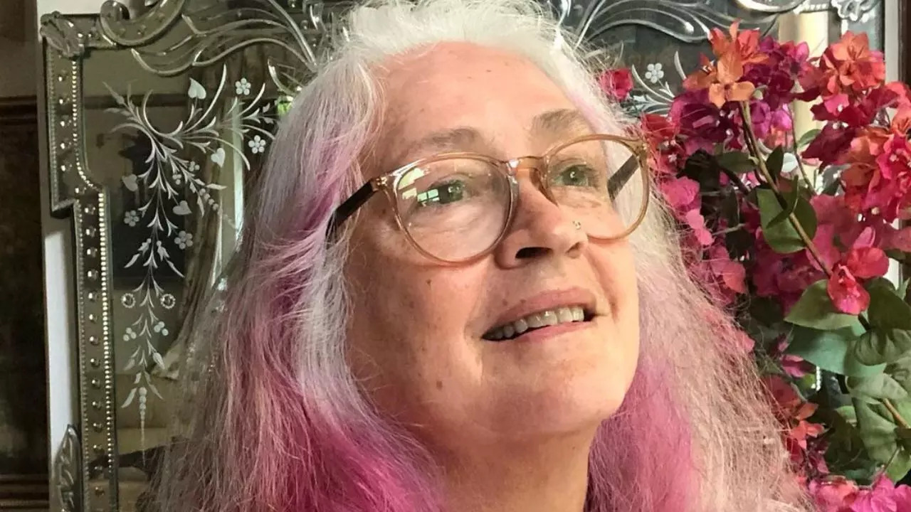 Nafisa Ali Sodhi flaunts pink hair colour look