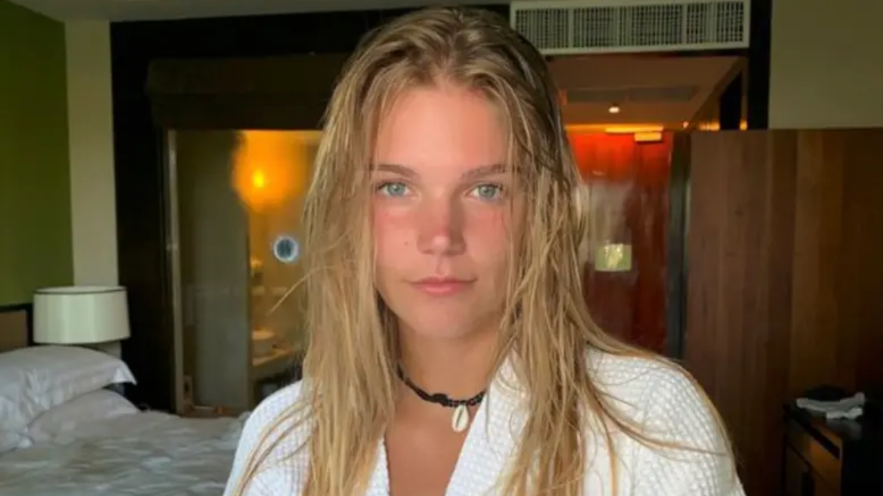 Model gives fans control of her life - and they make her dump her boyfriend