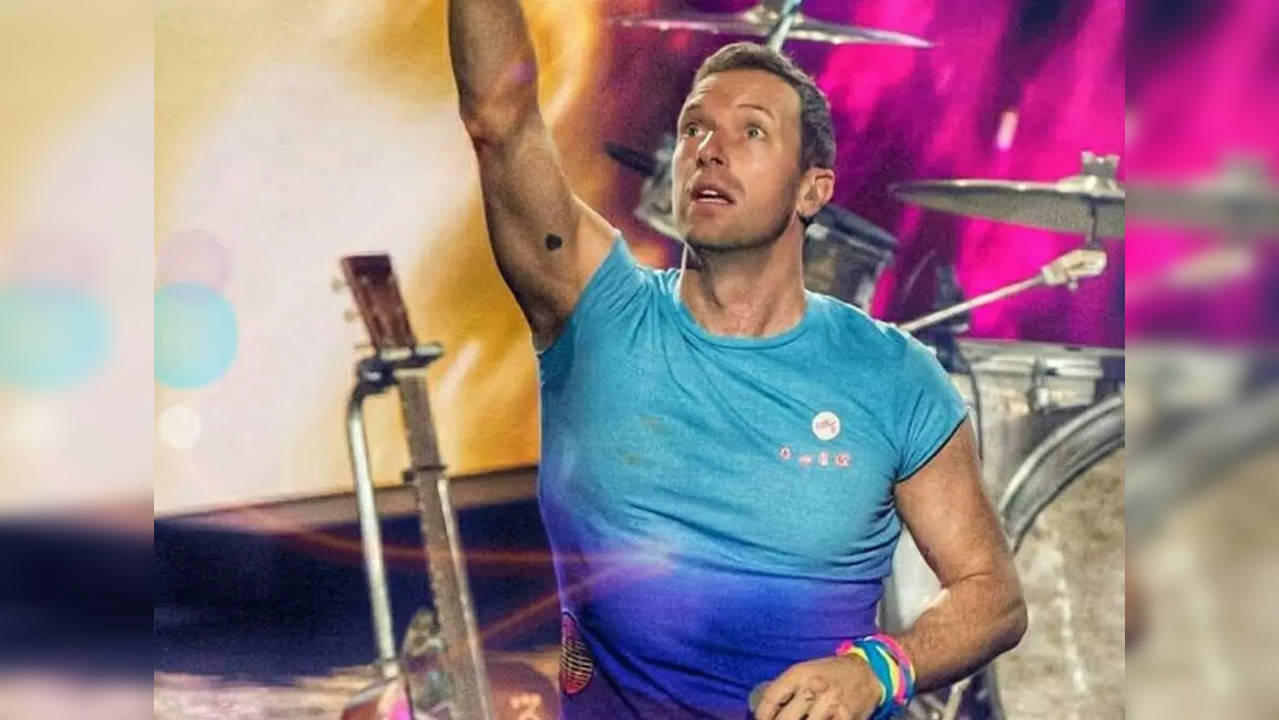 45-year-old Chris Martin has been put under rest citing doctor’s strict orders for the next three weeks due to the lung infection.