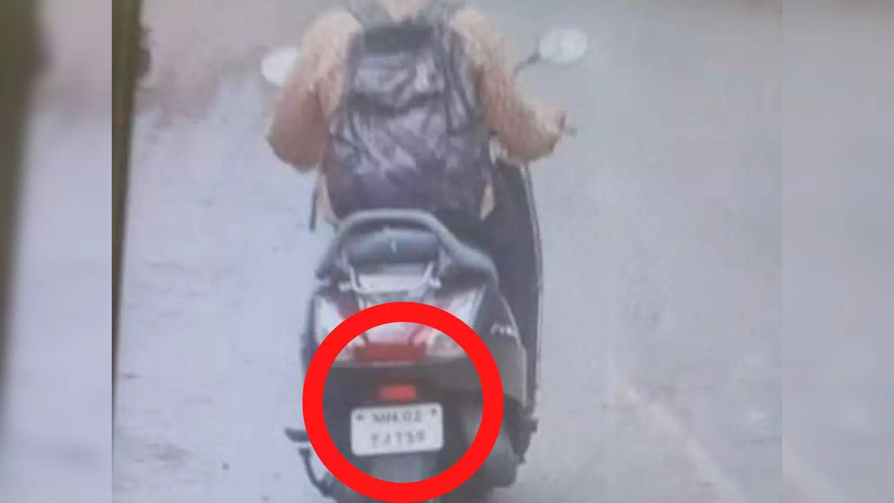 'E looks like F': Mumbai man alleges Activa owner tampered his own number plate and he's having to challenge challans | Picture courtesy: Twitter/@casuchitshah