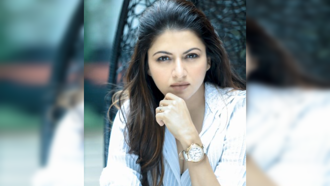 Bhagyashree shares tips that will help your skin to glow