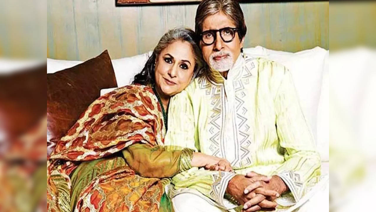 Jaya Bachchan complains Amitabh Bachchan never sends her letters of appreciation; latter's reply is too funny to miss