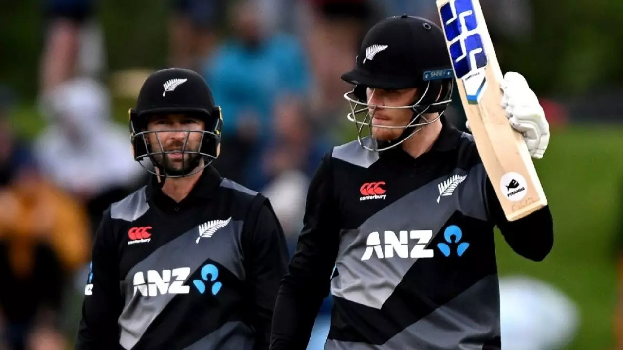 Finn Allen smacks six sixes as New Zealand power past Pakistan ...