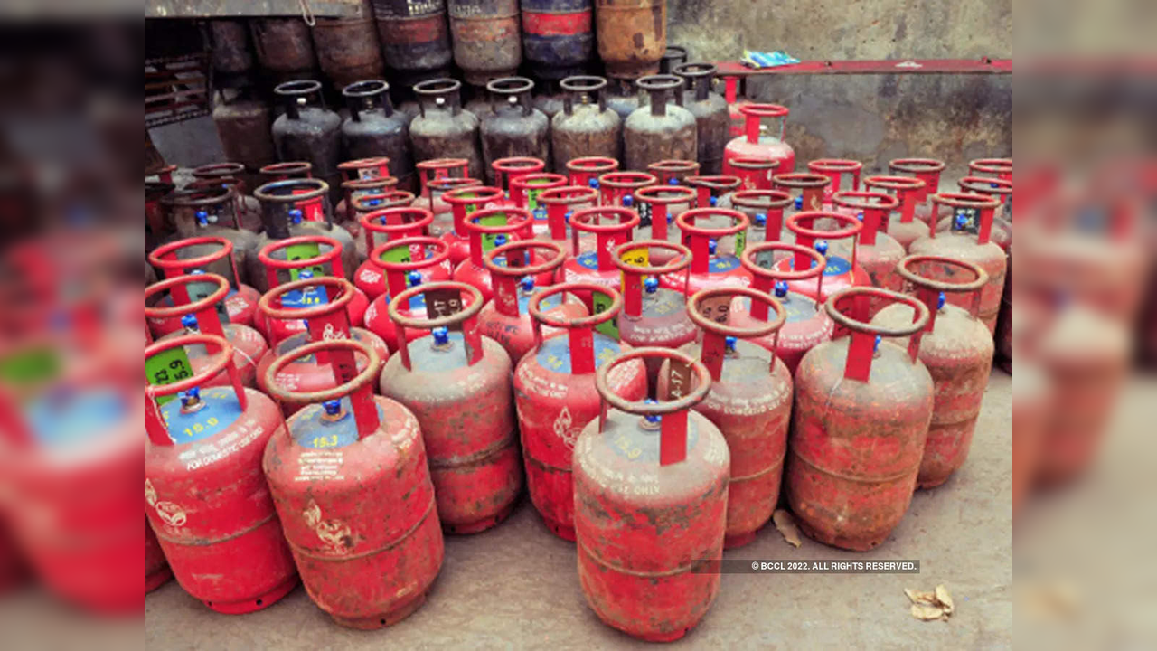 Union Cabinet approves one-time compensation of Rs 22,000 crore to OMCs on LPG