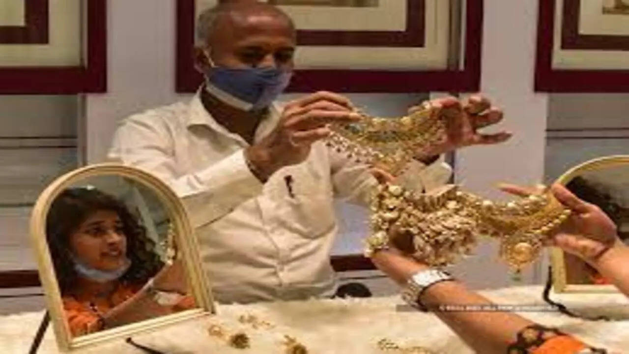 Latest Gold prices: Yellow metal stays low in festive season