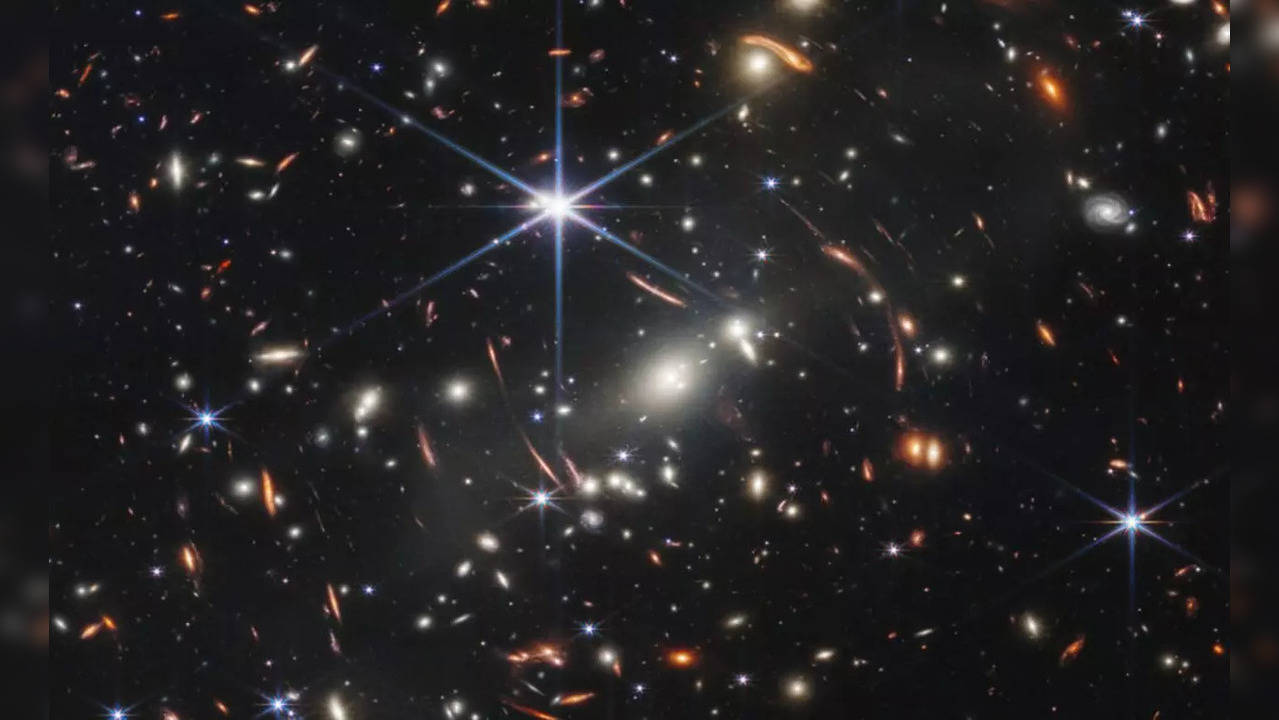 The James Webb Space Telescope observed thousands of galaxies that were magnified by a galaxy cluster in the foreground. Around just one of those galaxies, astronomers may have spotted some of the earliest stars yet seen. (NASA, ESA, CSA AND STSCI)