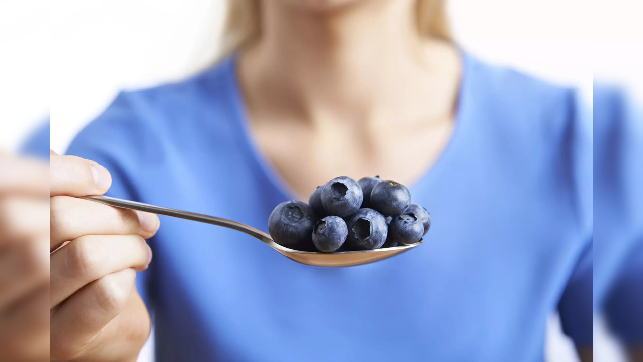 Regularly eating blueberries can work wonders in glucose management as the anthocyanins in them help induce insulin secretion which is particularly beneficial for type-2 diabetes patients.