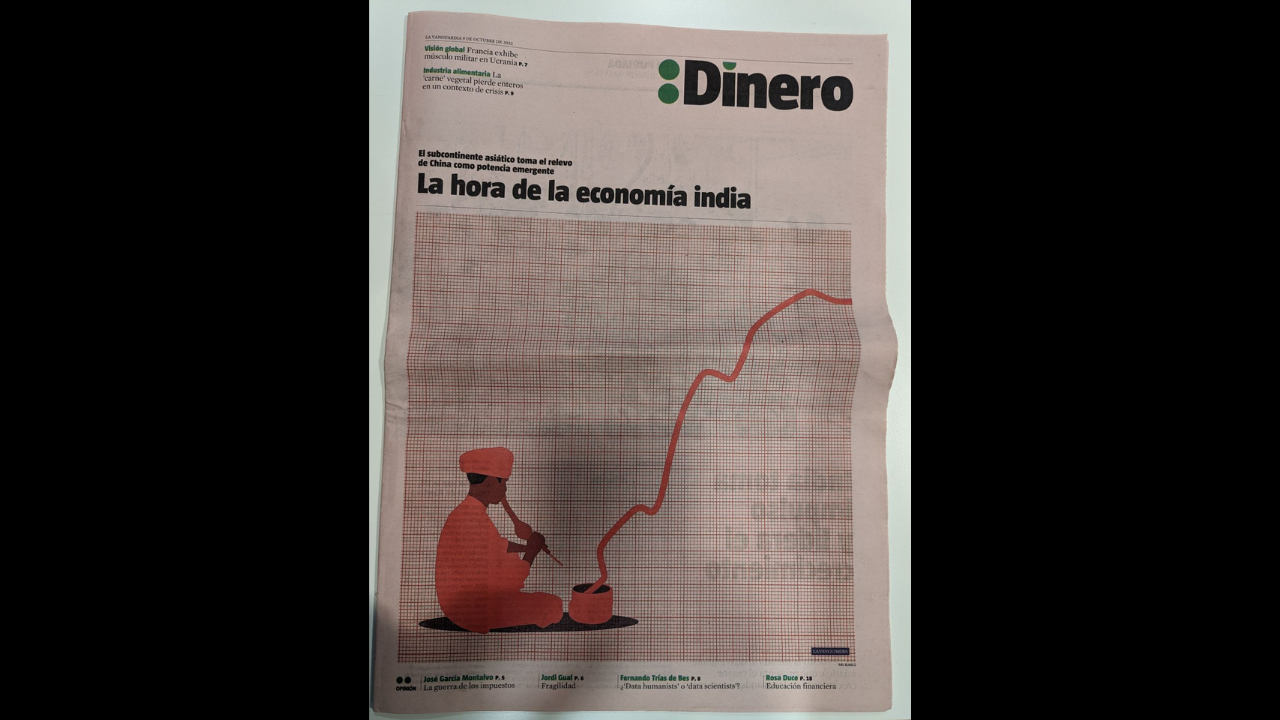 Encantador de serpientes utilizado en la portada de un periódico español para retratar el crecimiento económico de la India