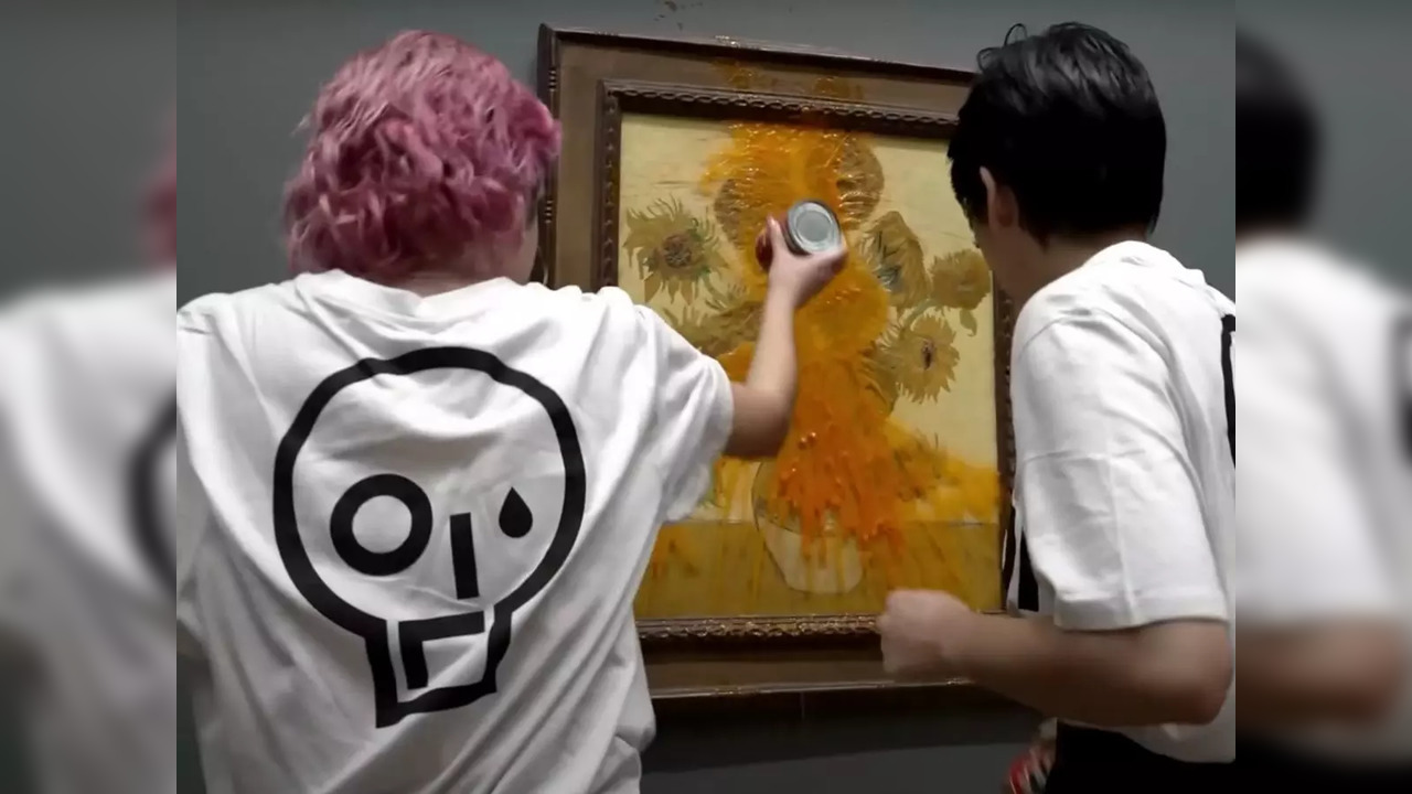 Climate activists throw tomato soup on Vicent Van Gogh's 1888 painting 'Sunflowers' at the National Gallery in London | Picture courtesy: Just Stop Oil/Youtube